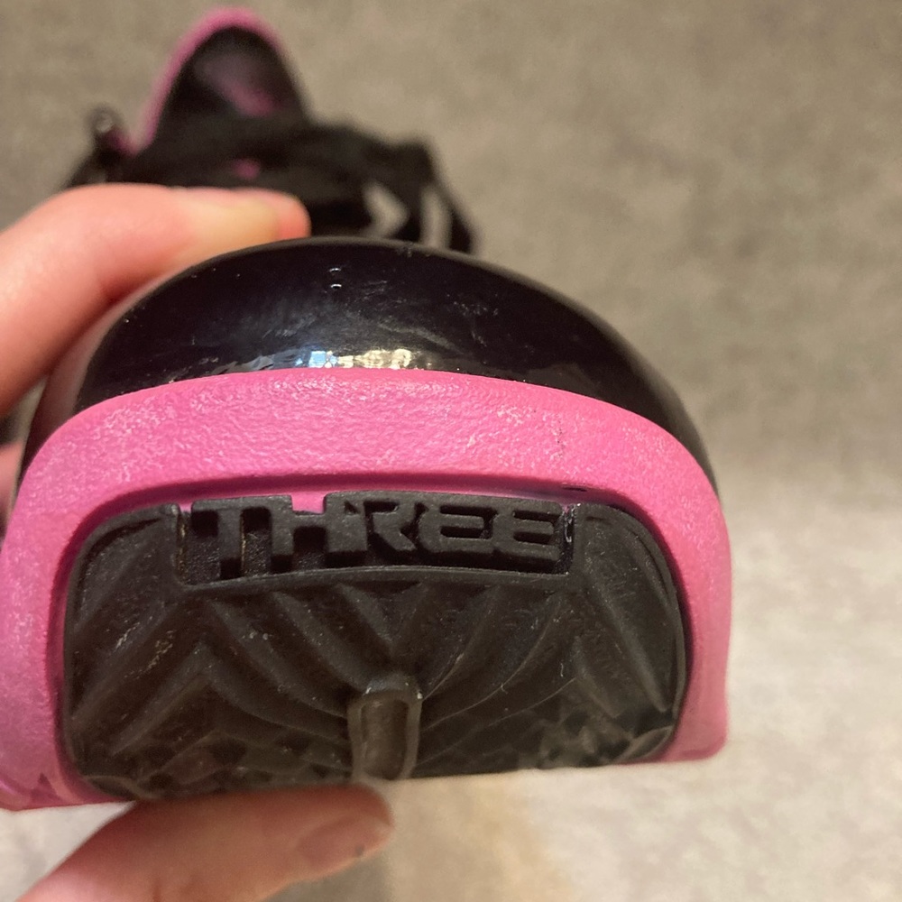 Nike CLASSIC LeBron James Breast Cancer Sneakers - 8/12/2009 🏀 - Picture 14 of 16